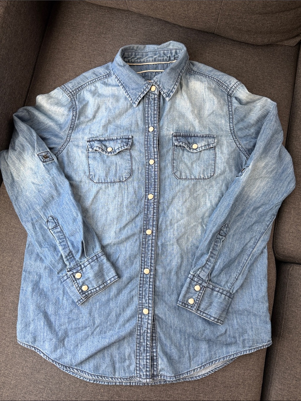 Arizona Jean Co. Women’s Medium Light Wash Denim Chambray Snap Button Shirt